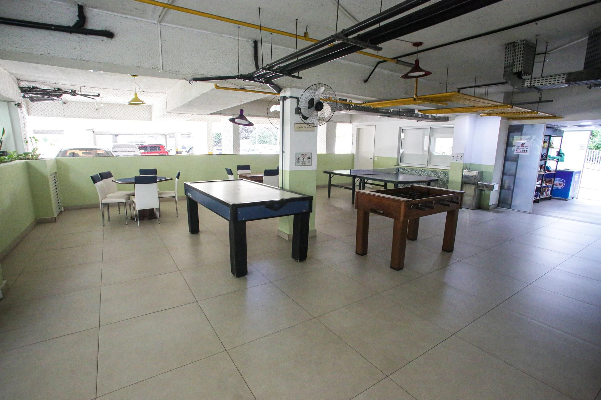 Glass-enclosed balcony in a 3-bedroom apartment, 131 m² — photo 15
