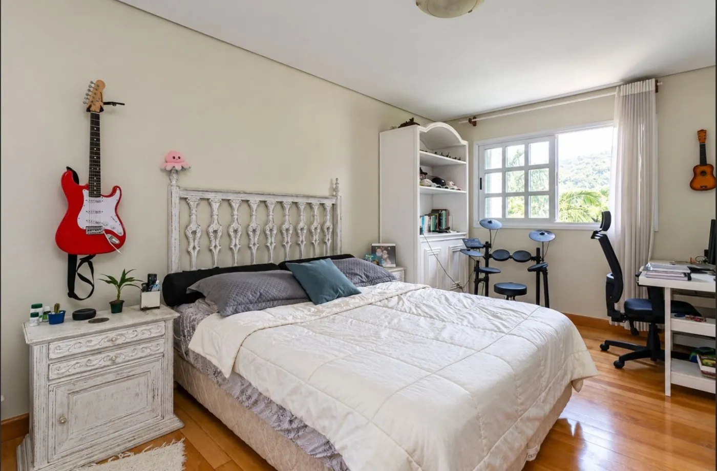 Furnished house, 660 m², with a water view — photo 18