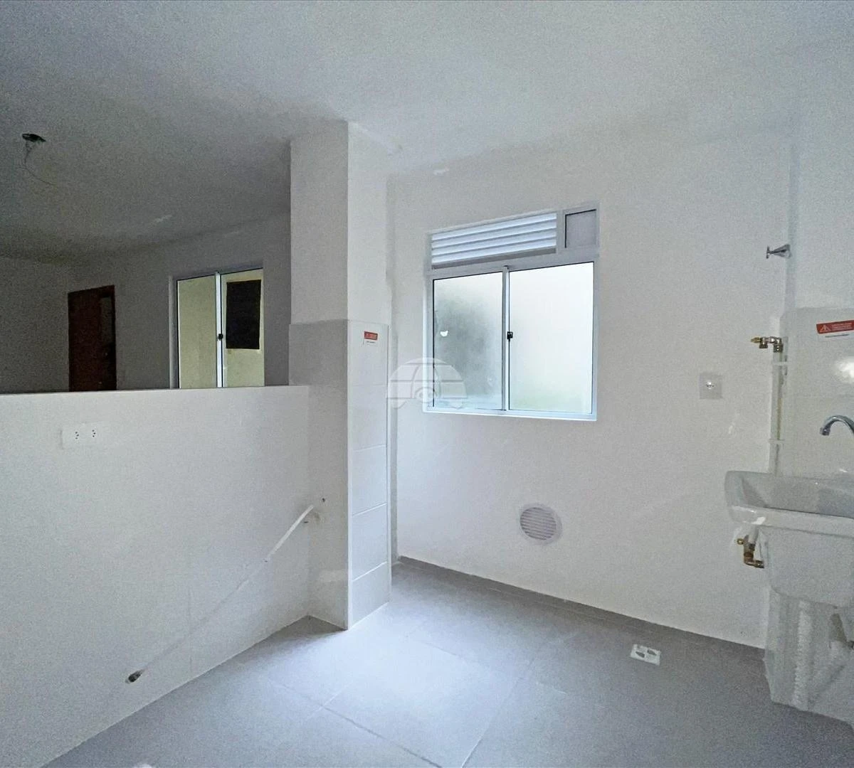 2-bedroom apartment with a separate, closed kitchen — photo 4