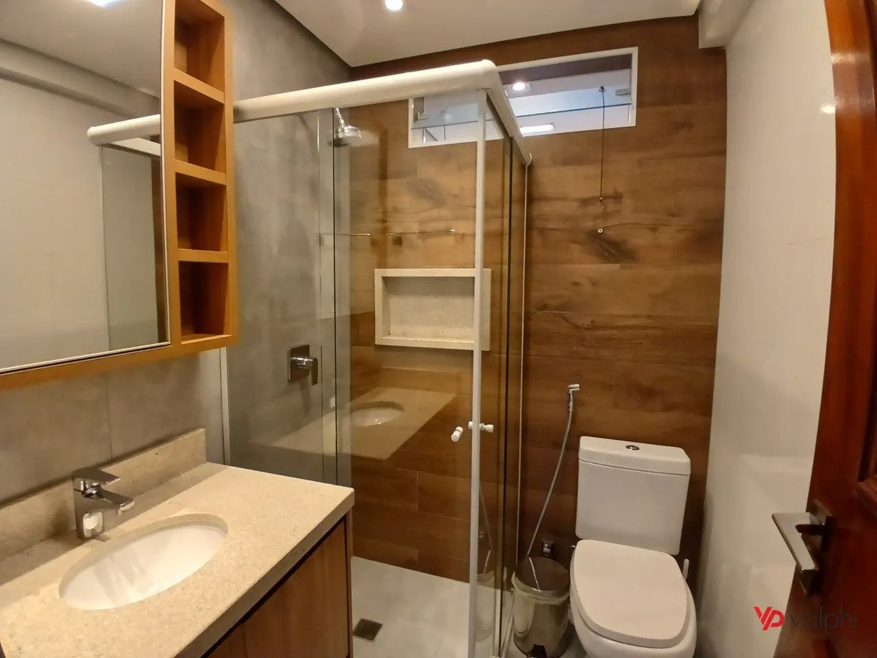 4-bedroom apartment with a walk-in closet in Curitiba — photo 17