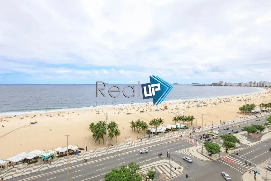 Penthouse with a glassed-in balcony and 4 bedrooms — photo 32