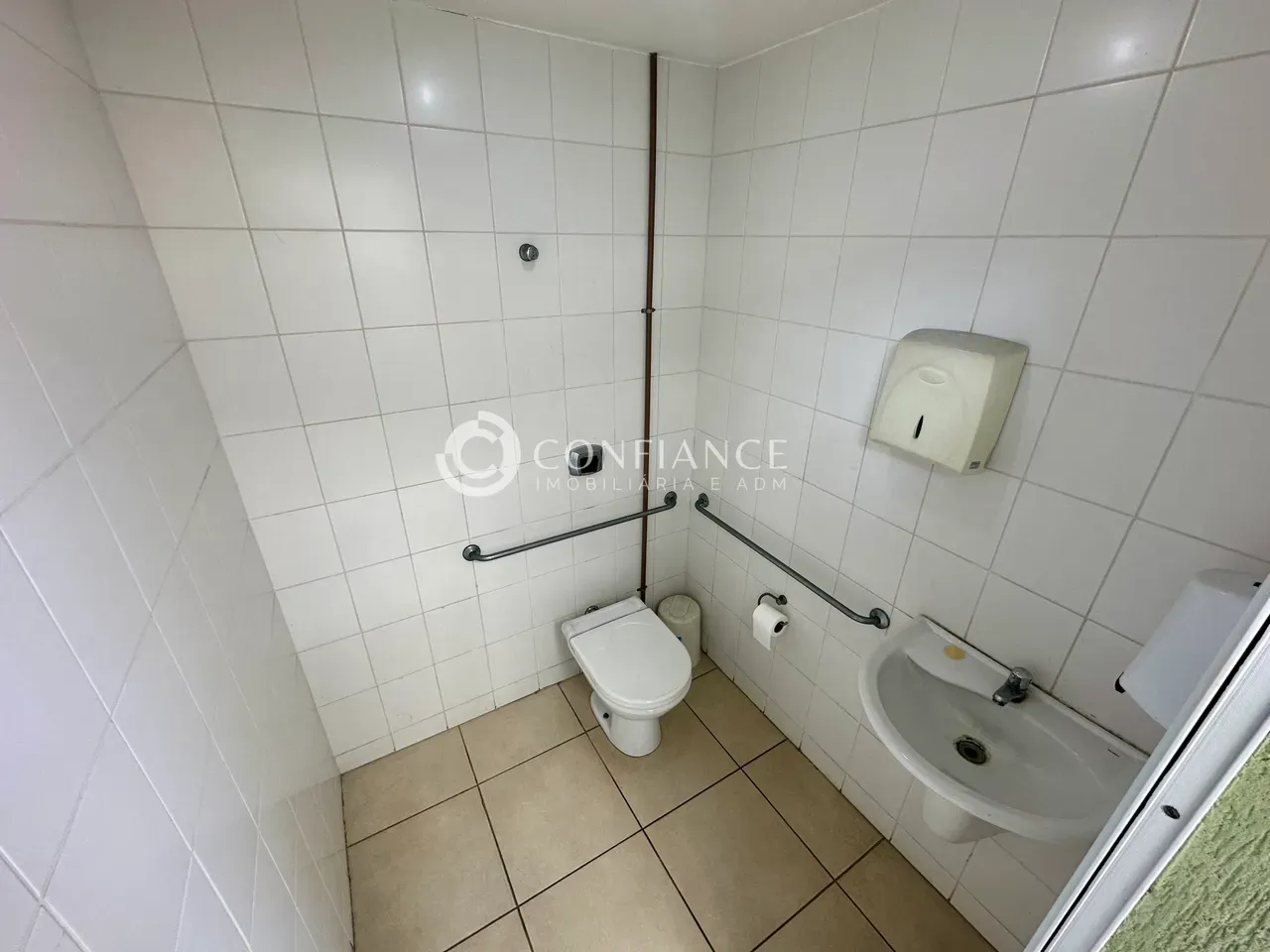 2-bedroom apartment with 2 bathrooms and a balcony — photo 35