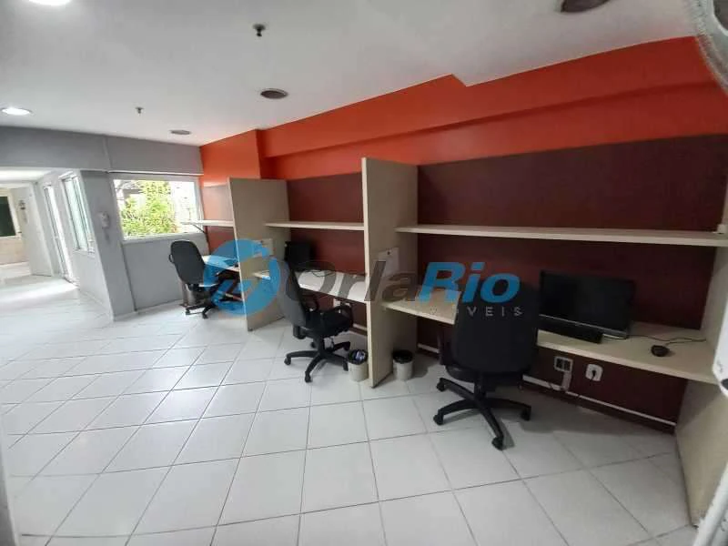 Furnished 1-bedroom apartment with open-plan kitchen — photo 27