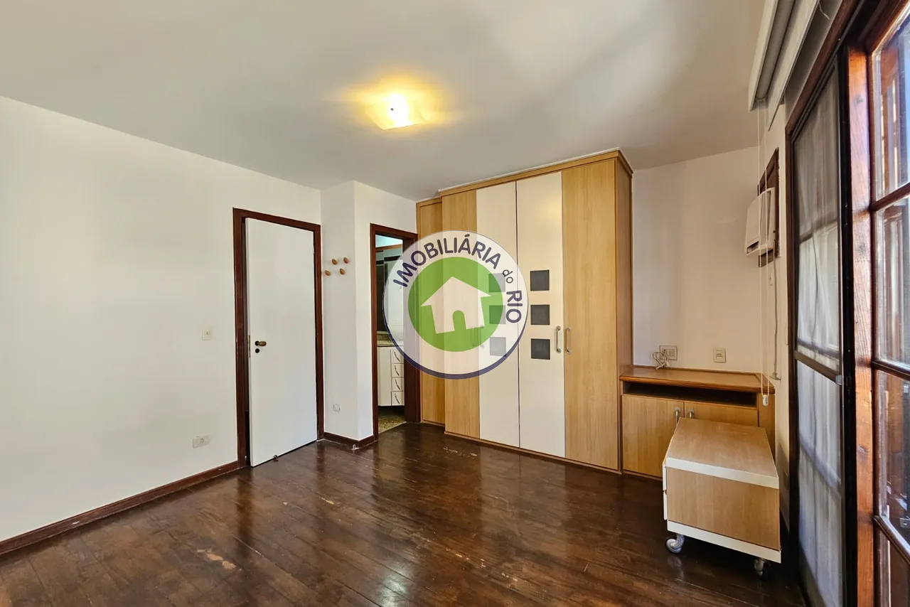 House with 4 bedrooms and 5 bathrooms plus balcony — photo 8