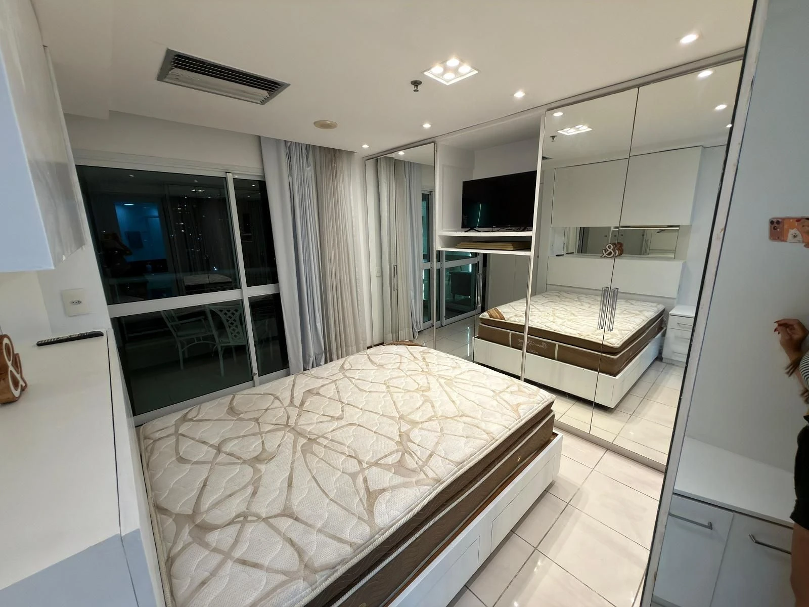 Furnished 1-bedroom apartment with balcony and parking — photo 5