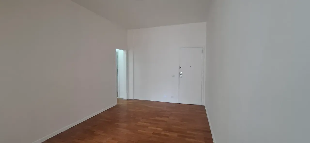 Wood or laminate floors in a 2-bedroom apartment, 68 m² — photo 2
