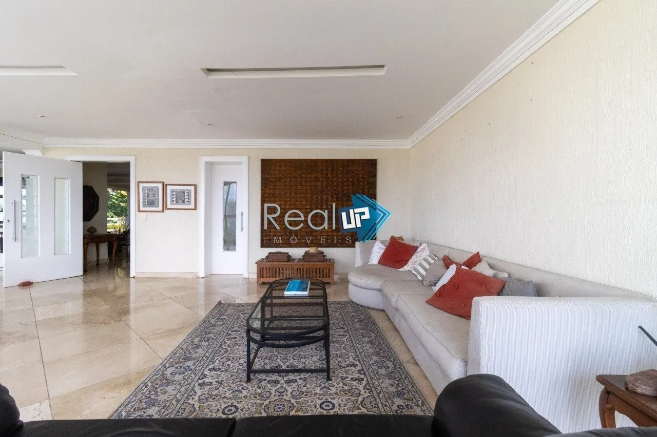 Condominium house with 5 bedrooms and 1081 m² plus laundry — photo 4