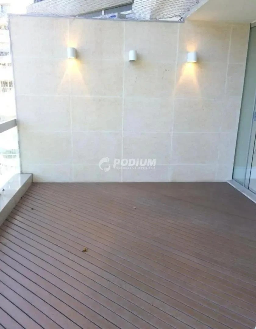 4-bedroom apartment in a building with a gym — photo 16
