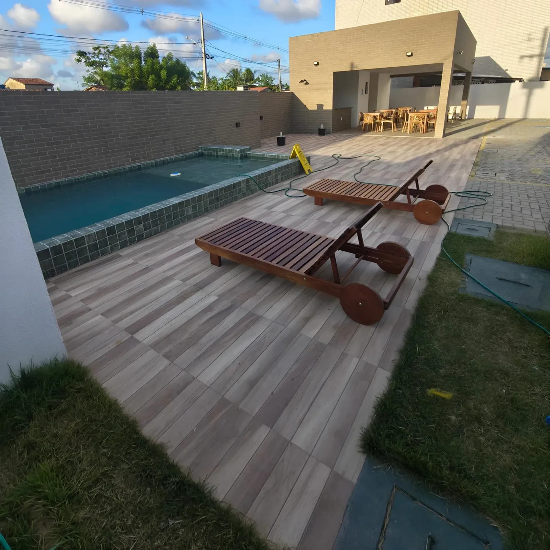 2-bedroom apartment in a building with a coworking space — photo 8