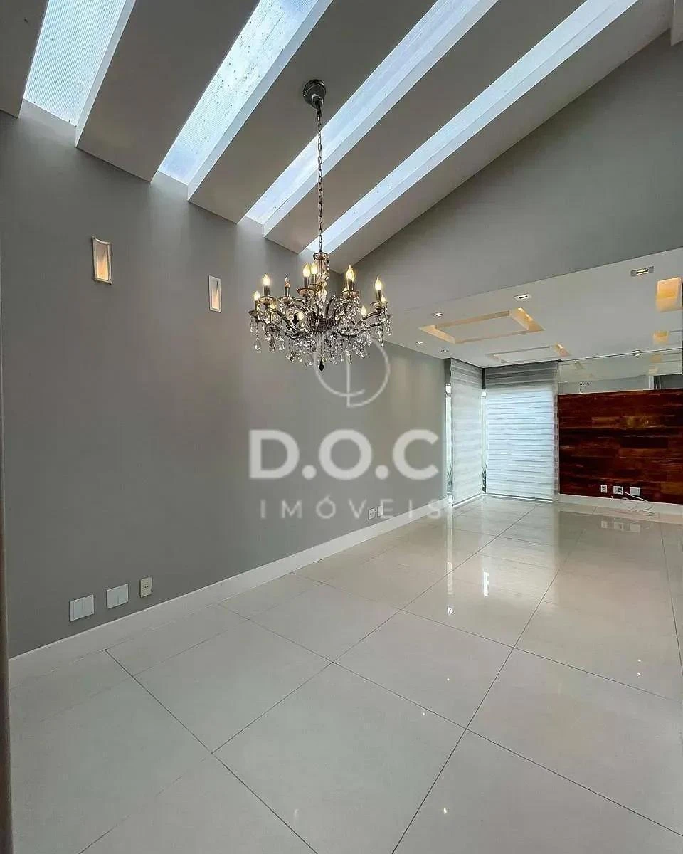 Floor-to-ceiling windows in a 5-bedroom house, 300 m² — photo 31