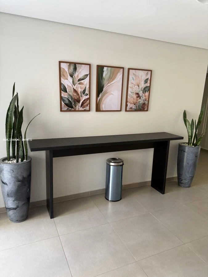 Furnished 2-bedroom apartment with balcony — photo 36