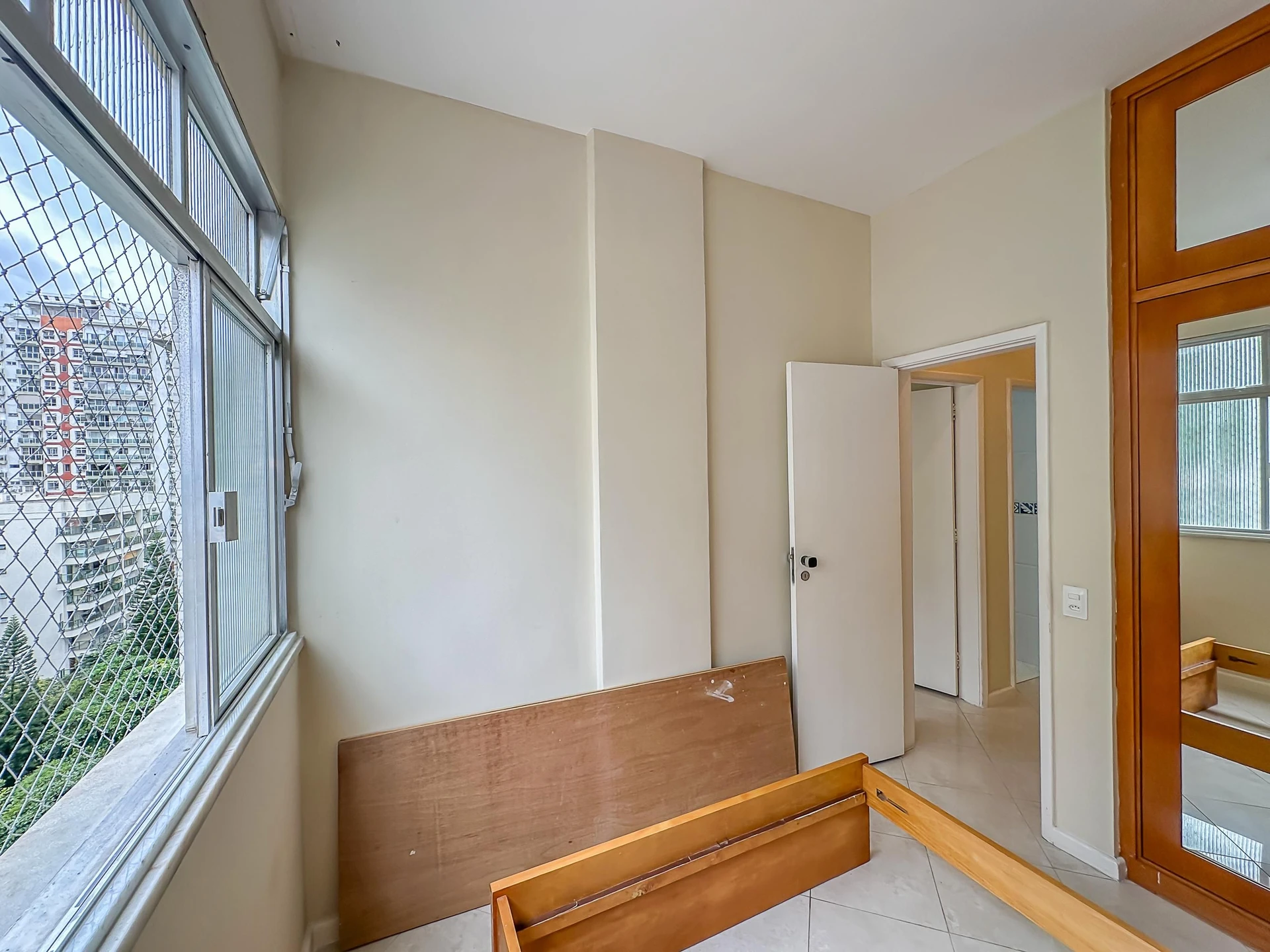 2-bedroom apartment with a glass-enclosed balcony — photo 36