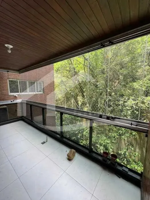 Residential apartment with 3 bedrooms and enclosed balcony — photo 16