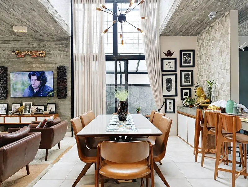 2-bedroom house with a glass-enclosed balcony — photo 4