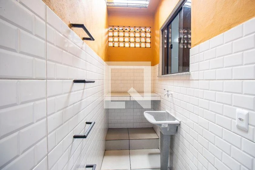 Balcony with a grill in a 2-bedroom house, 100 m² — photo 16