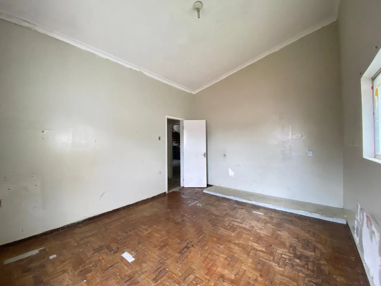 Unfurnished house with 5 bedrooms and 621 m² — photo 10