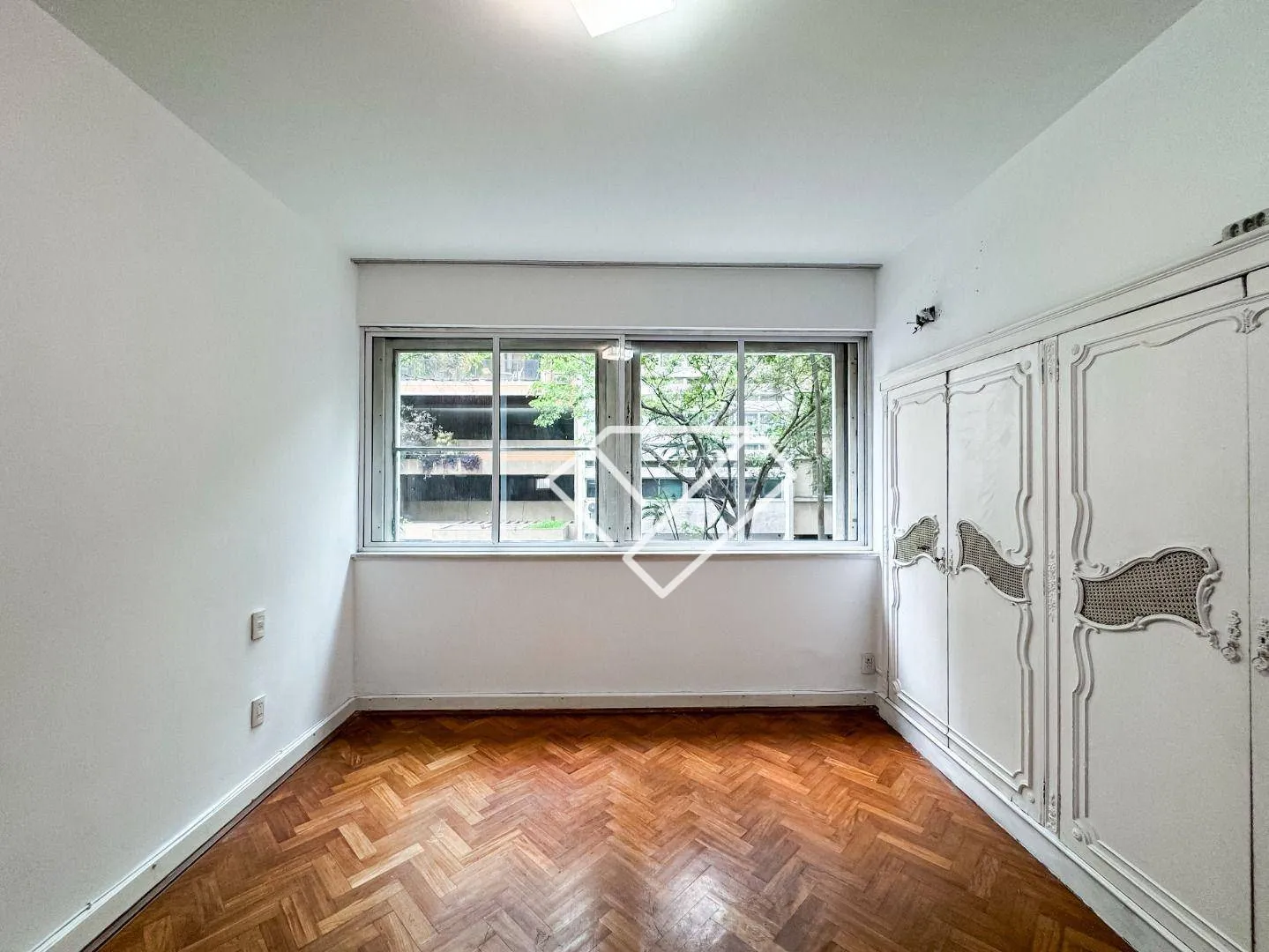Home office in a 3-bedroom apartment, 189 m² — photo 11