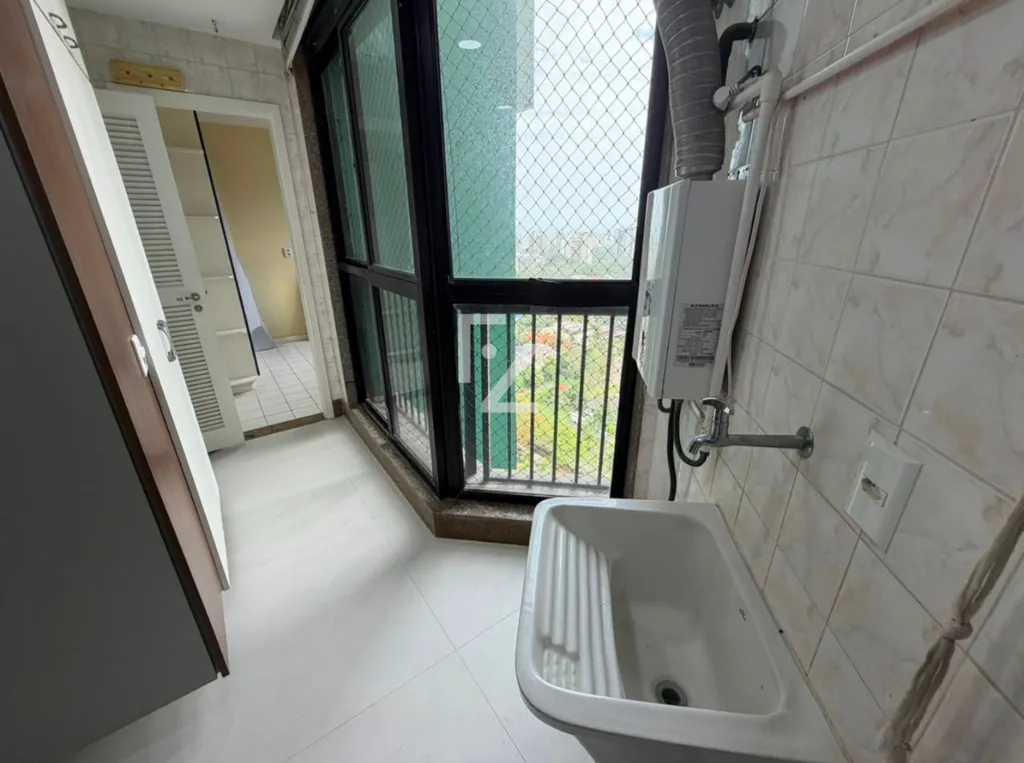 Duplex apartment on the 20th floor with city and water views — photo 59