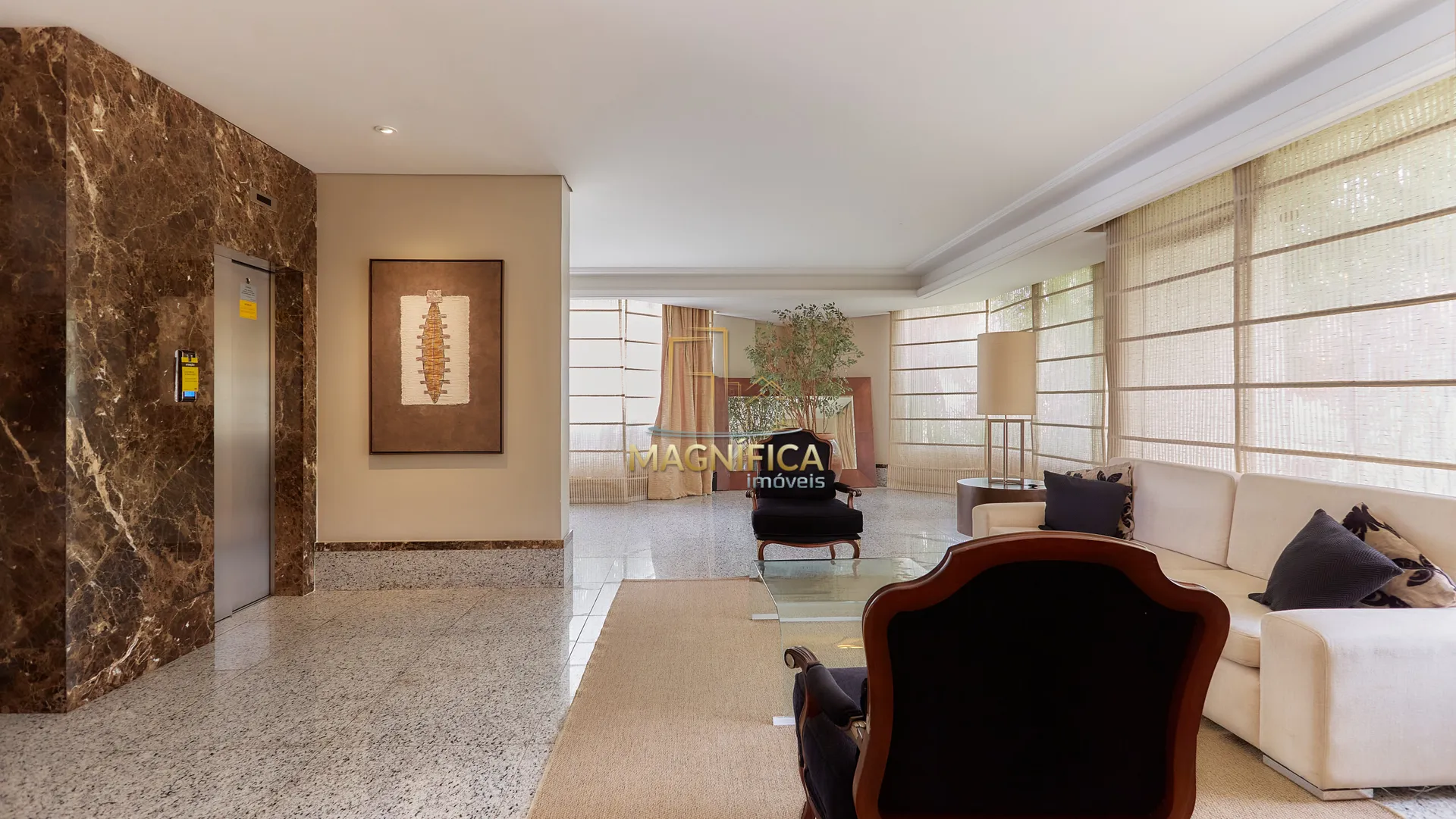 322 m² apartment with 3 en-suite bedrooms and 4 parking