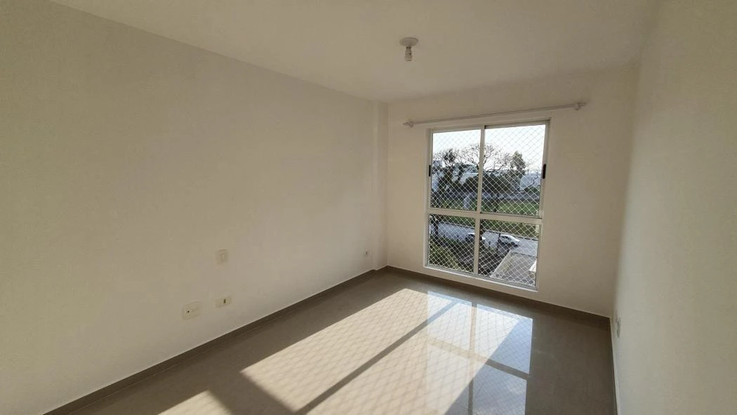 Balcony with a grill in a 3-bedroom apartment, 82 m² — photo 10