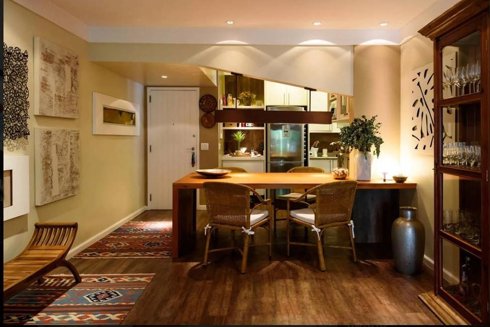 Furnished apartment, 91 m², with floor-to-ceiling windows — photo 5