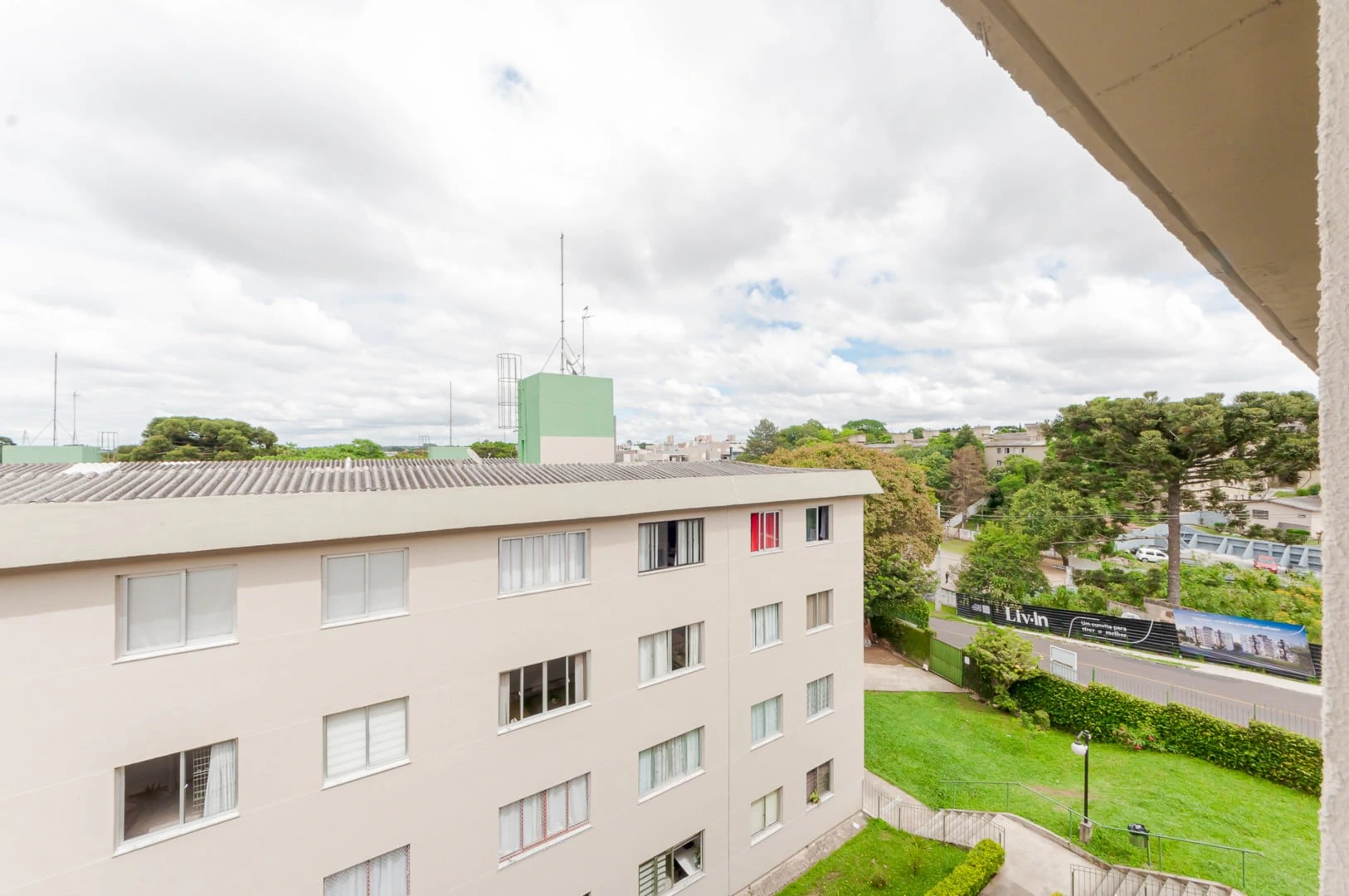 3-bedroom apartment with wood or laminate floors in Curitiba — photo 8