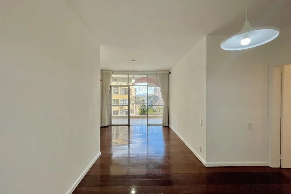3-bedroom apartment with a mountain view in Rio de Janeiro — photo 33