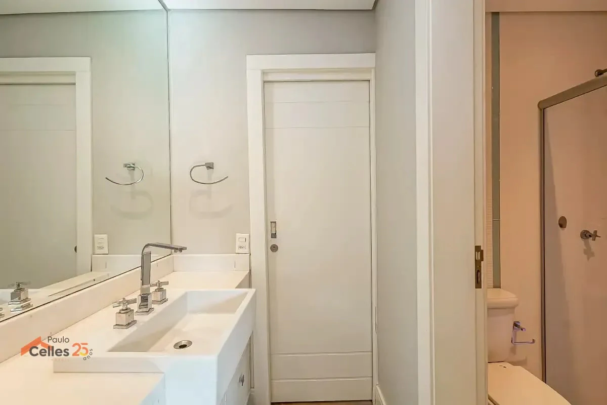 Furnished house, 275 m², with a glass-enclosed balcony — photo 15