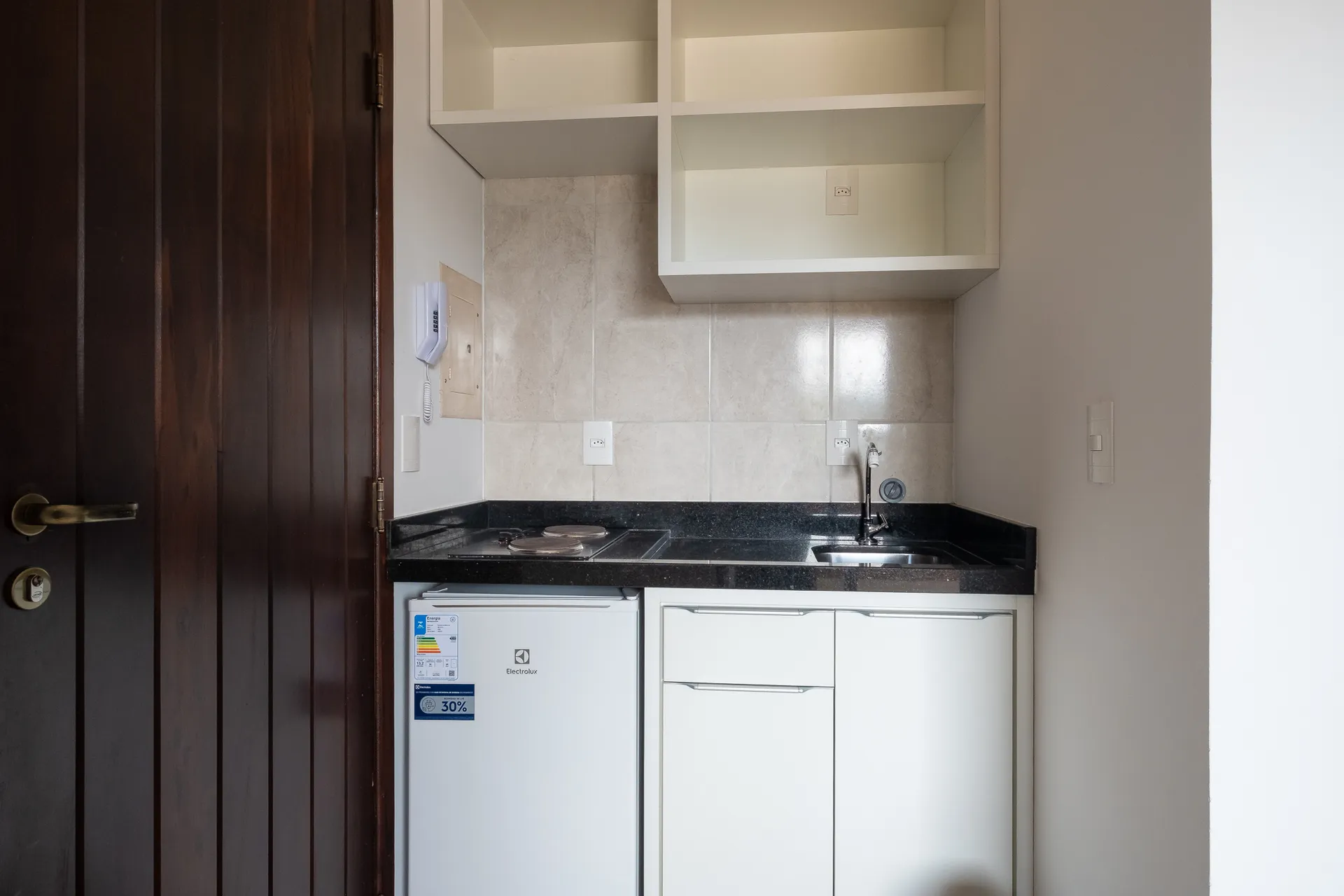 18 m² studio with a mountain view and a home office — photo 2