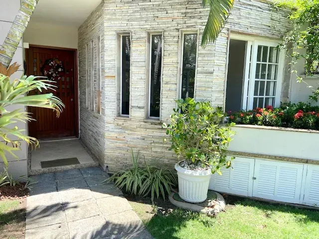Casa com 4 dormitórios e 5 banheiros, com garagem — photo 2