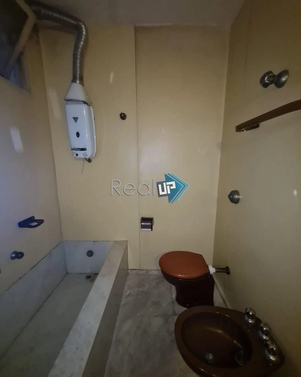 Apartment with 4 bedrooms and 5 bathrooms and 2 parking spaces — photo 28