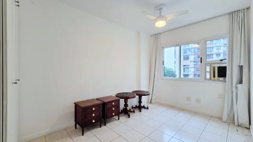 3-bedroom apartment with a mountain view in Rio de Janeiro — photo 3