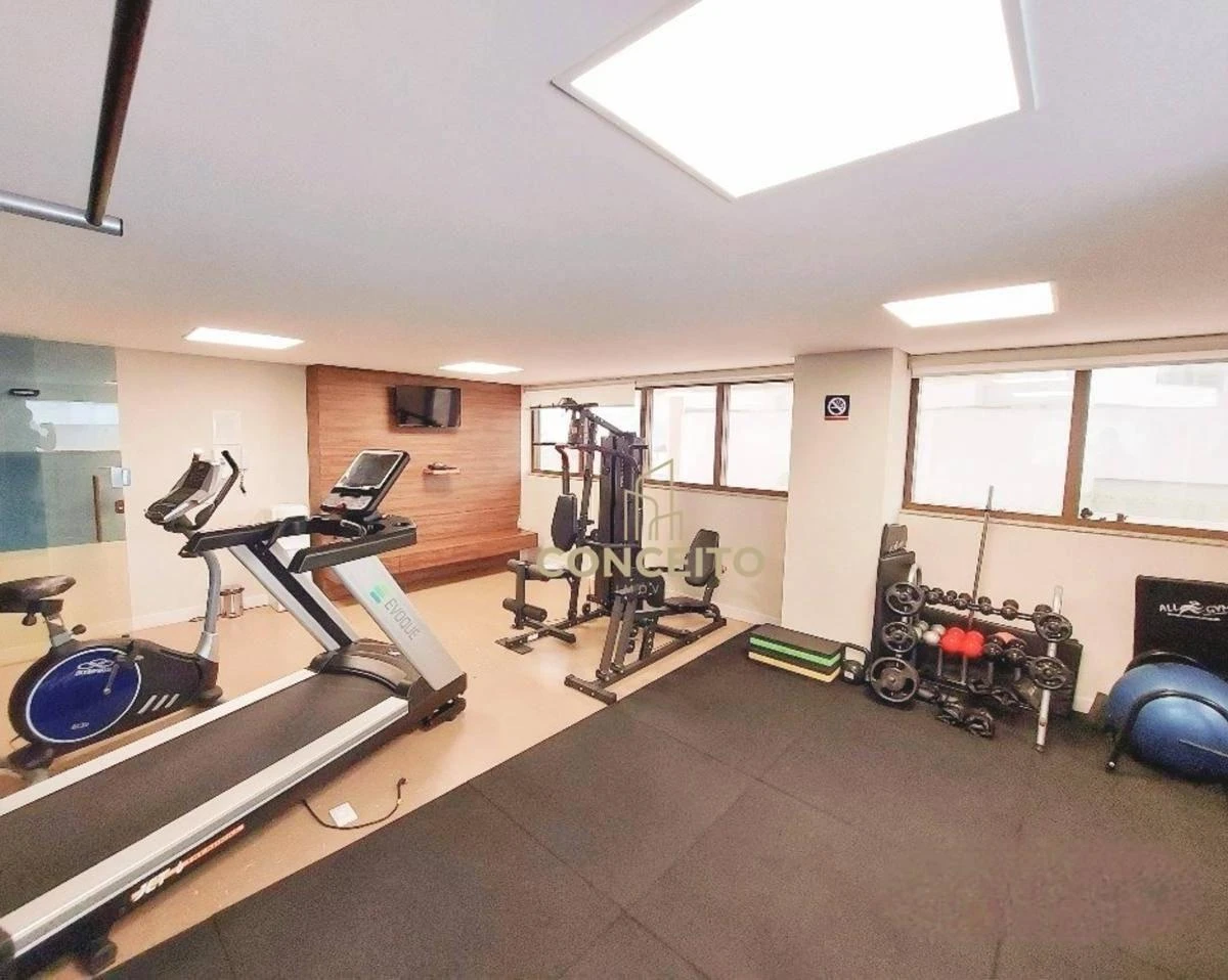 3-bedroom apartment in a building with a pool — photo 12