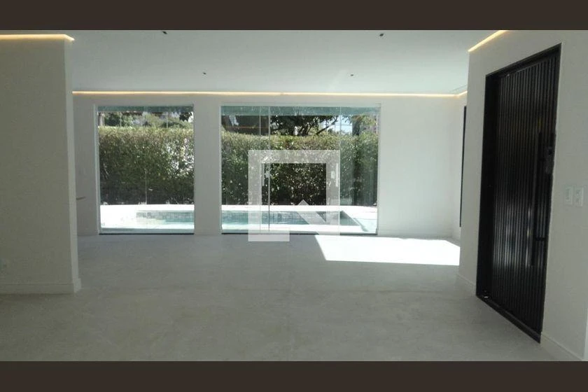 House, 384 m², with floor-to-ceiling windows — photo 3