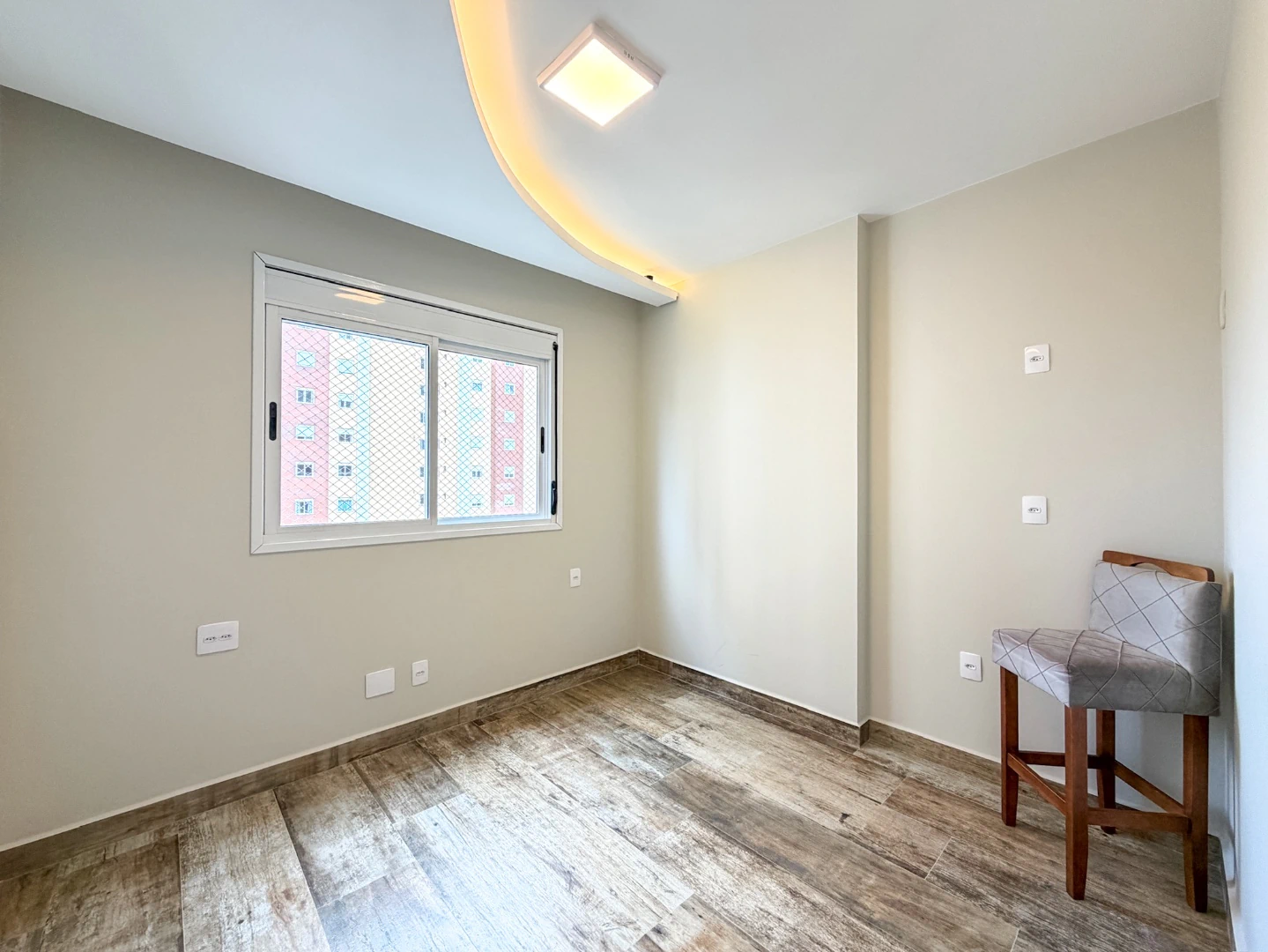 Floor-to-ceiling windows in a 3-bedroom apartment, 106 m² — photo 15