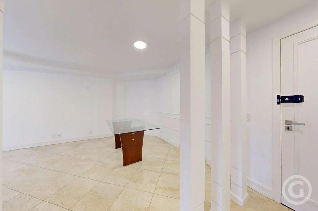 99 m² apartment with 3 bedrooms and a city view