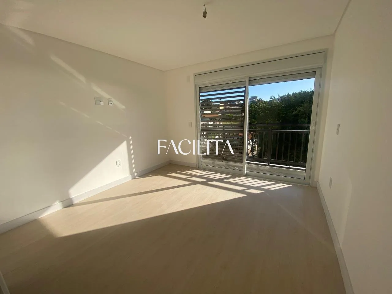 3 en-suite bedroom apartment, 163 m² and balcony — photo 31