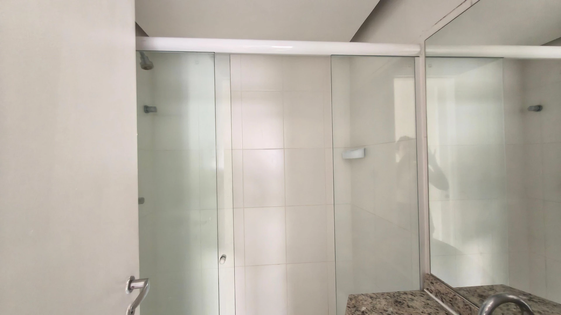 Unfurnished apartment with 2 bedrooms and 2 bathrooms — photo 19