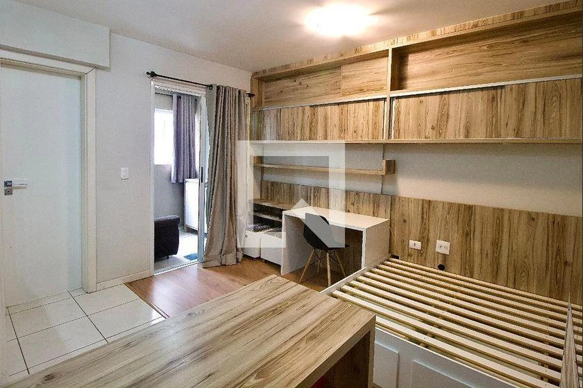 Furnished 1-bedroom apartment with compact kitchen
