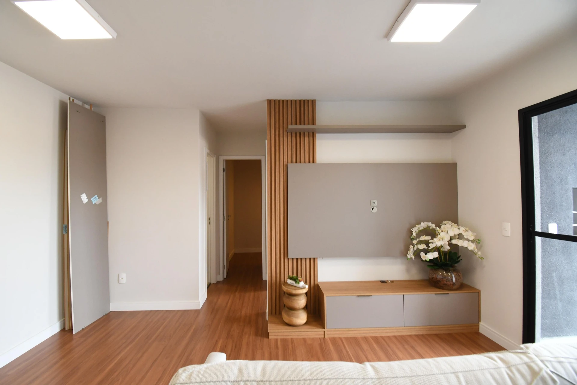 2-bedroom apartment with wood or laminate floors in Curitiba — photo 20