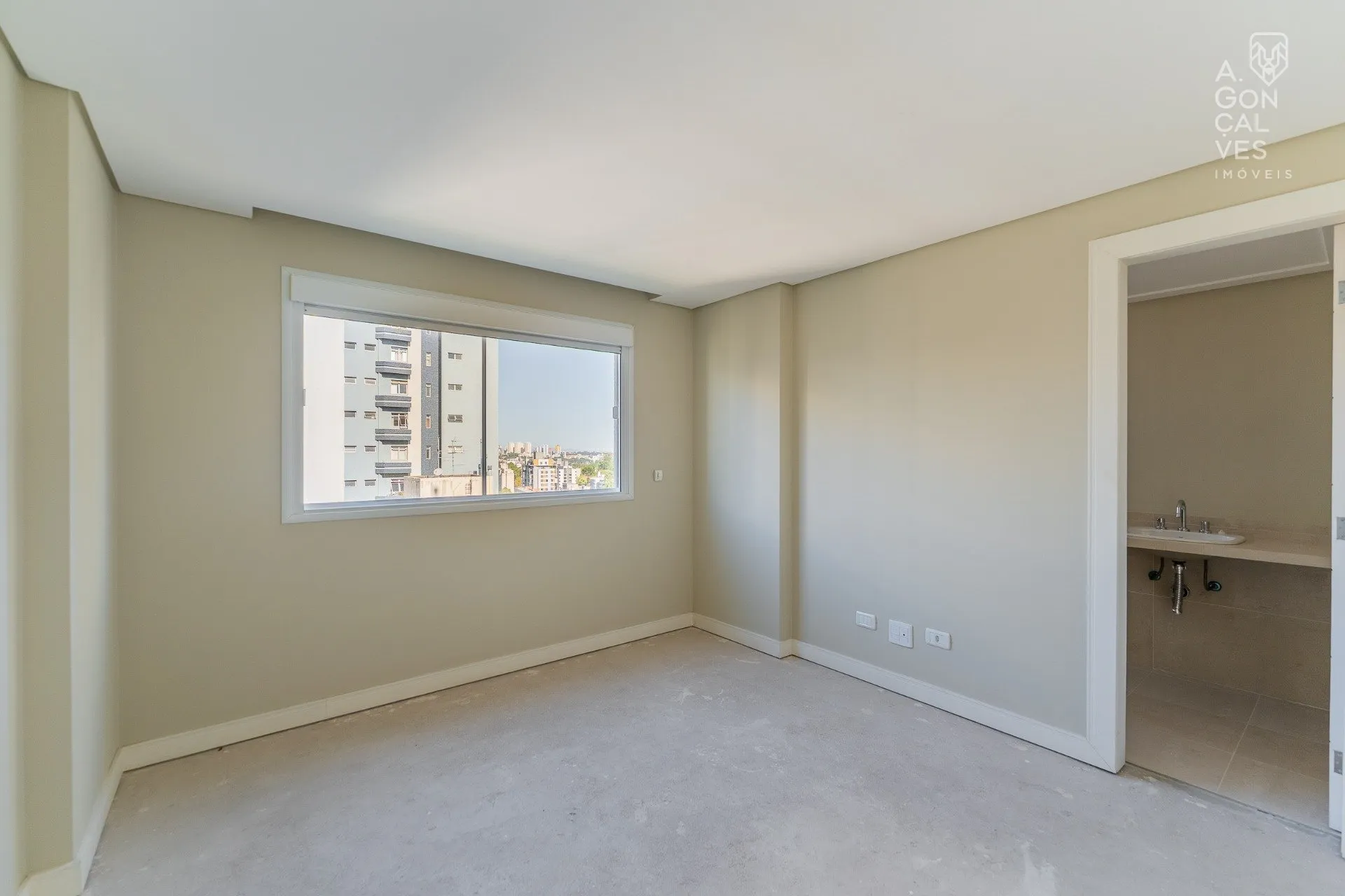 4-bedroom apartment with balcony and 3 parking spaces — photo 28
