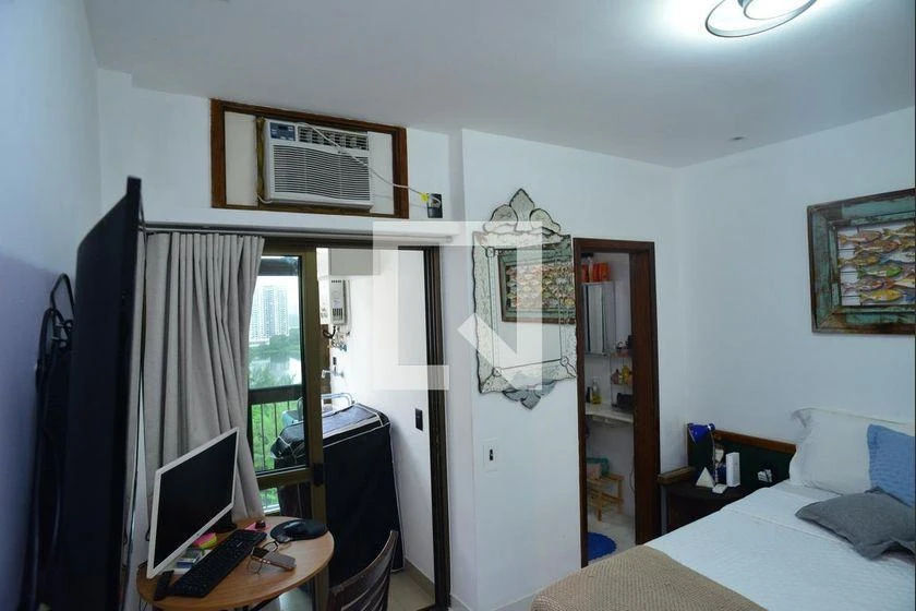 Furnished apartment with balcony and 2 en-suite bedrooms — photo 16