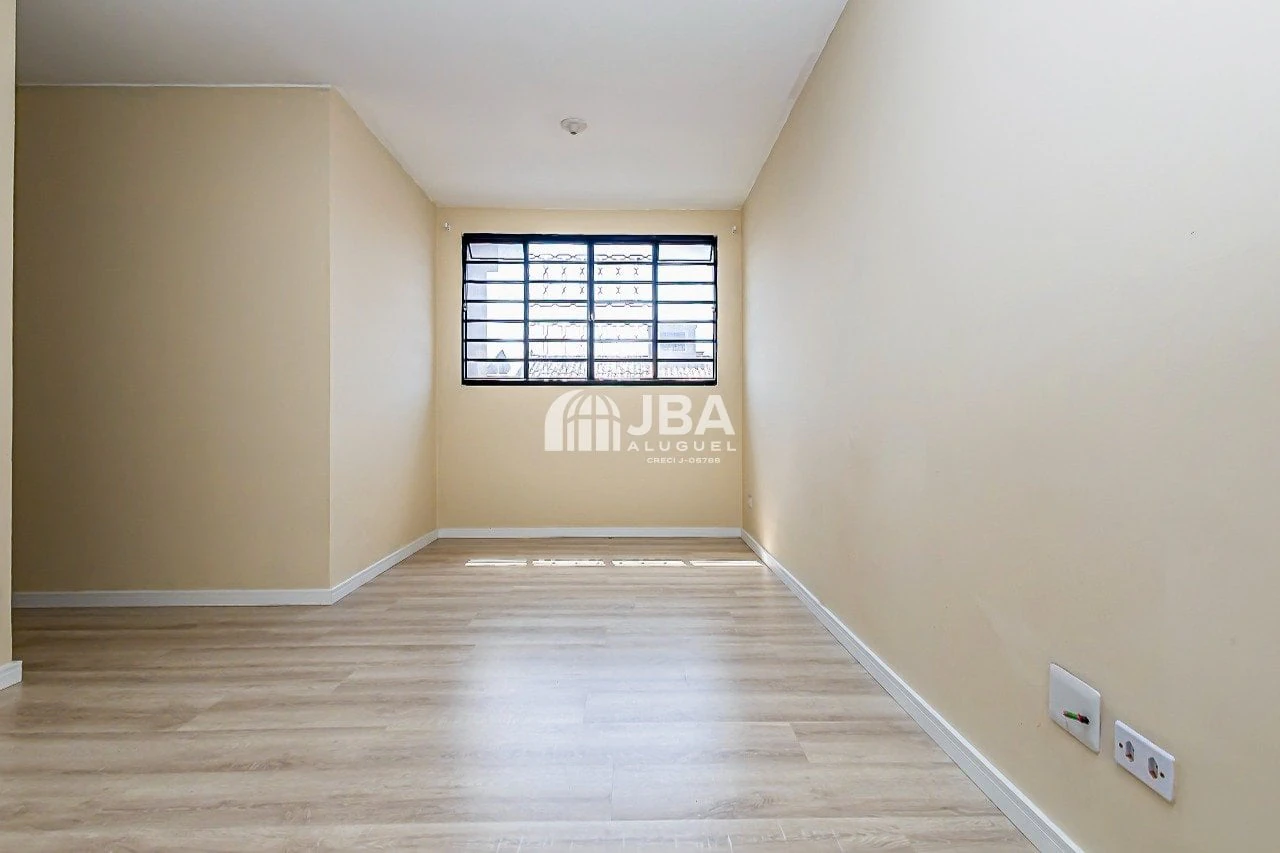 Wood or laminate floors in a 2-bedroom apartment, 68 m² — photo 16