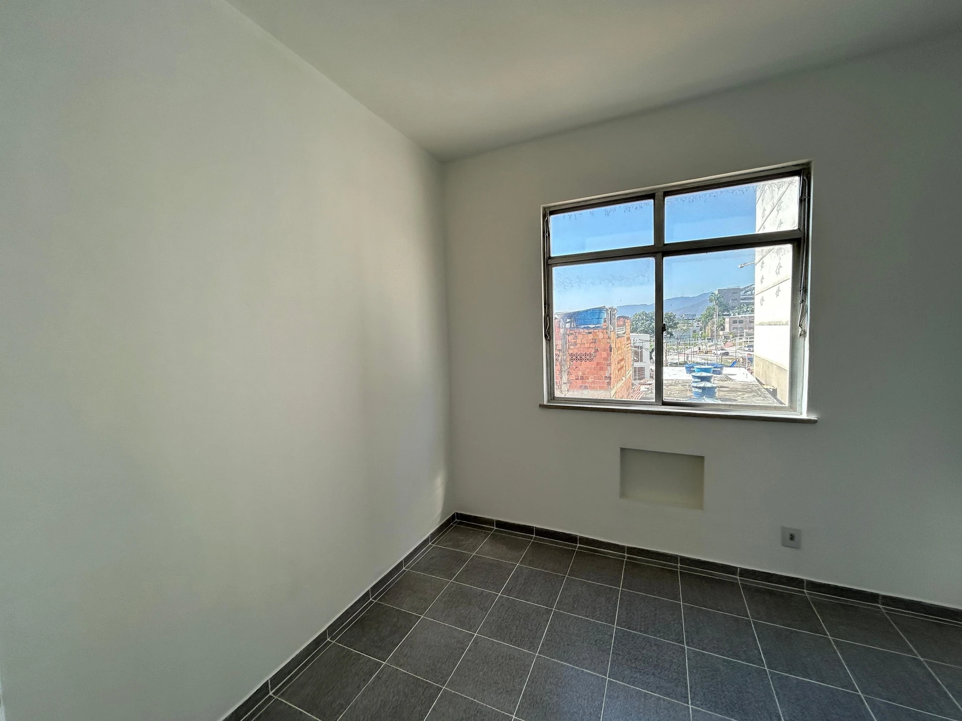 Unfurnished rental apartment with 2 bedrooms and parking — photo 12
