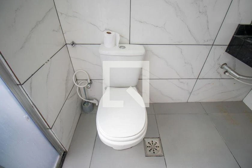 Wood or laminate floors in a 3-bedroom apartment, 80 m² — photo 9