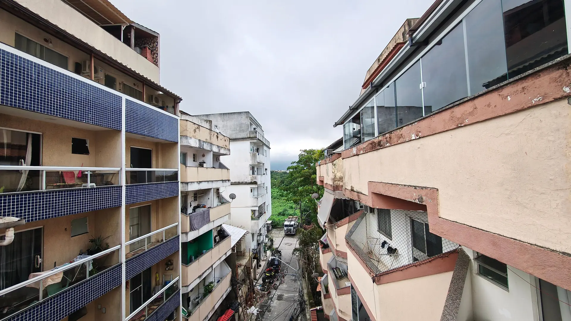 2-bedroom apartment with a glass-enclosed balcony — photo 13