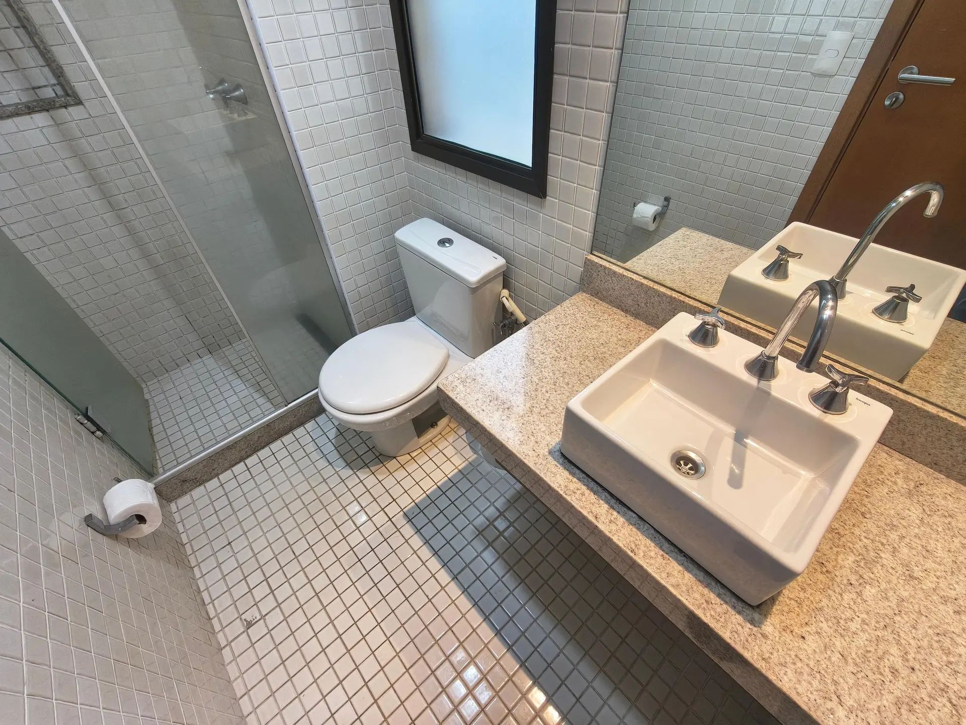 Furnished 1-bedroom apartment with a balcony and pool — photo 21