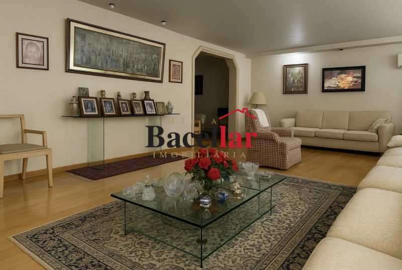 Apartamento mobiliado com 4 quartos e 300 m² — photo 8