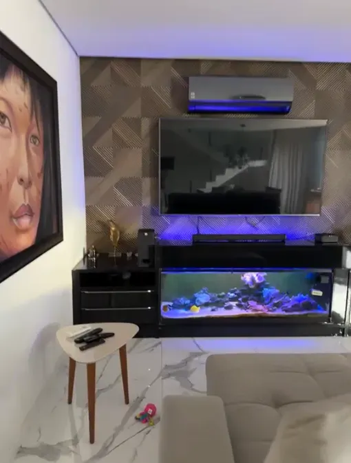 620 m² house with a glass-enclosed balcony and a water view — photo 5