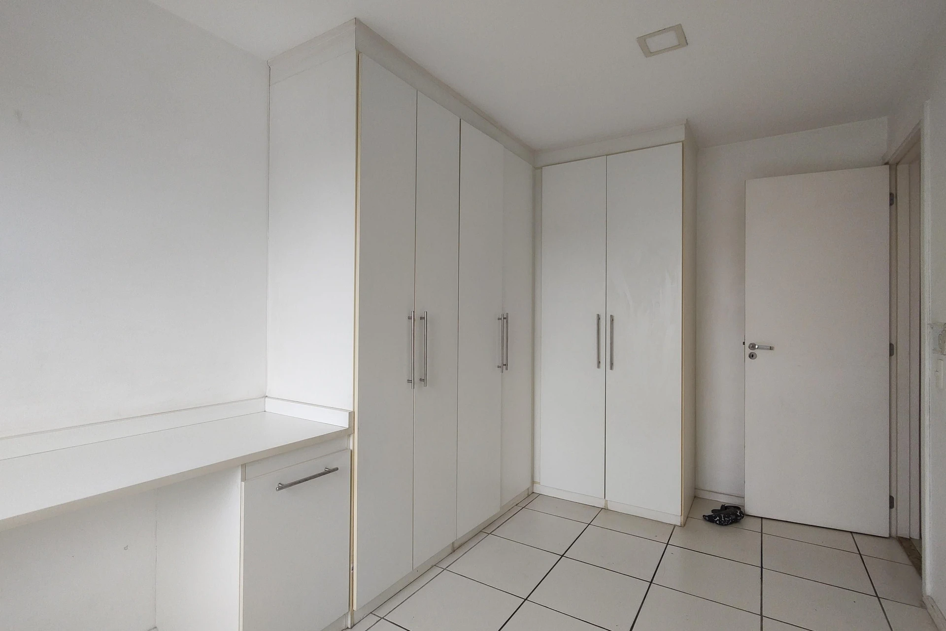 Furnished apartment with 3 bedrooms and 2 parking spots — photo 80